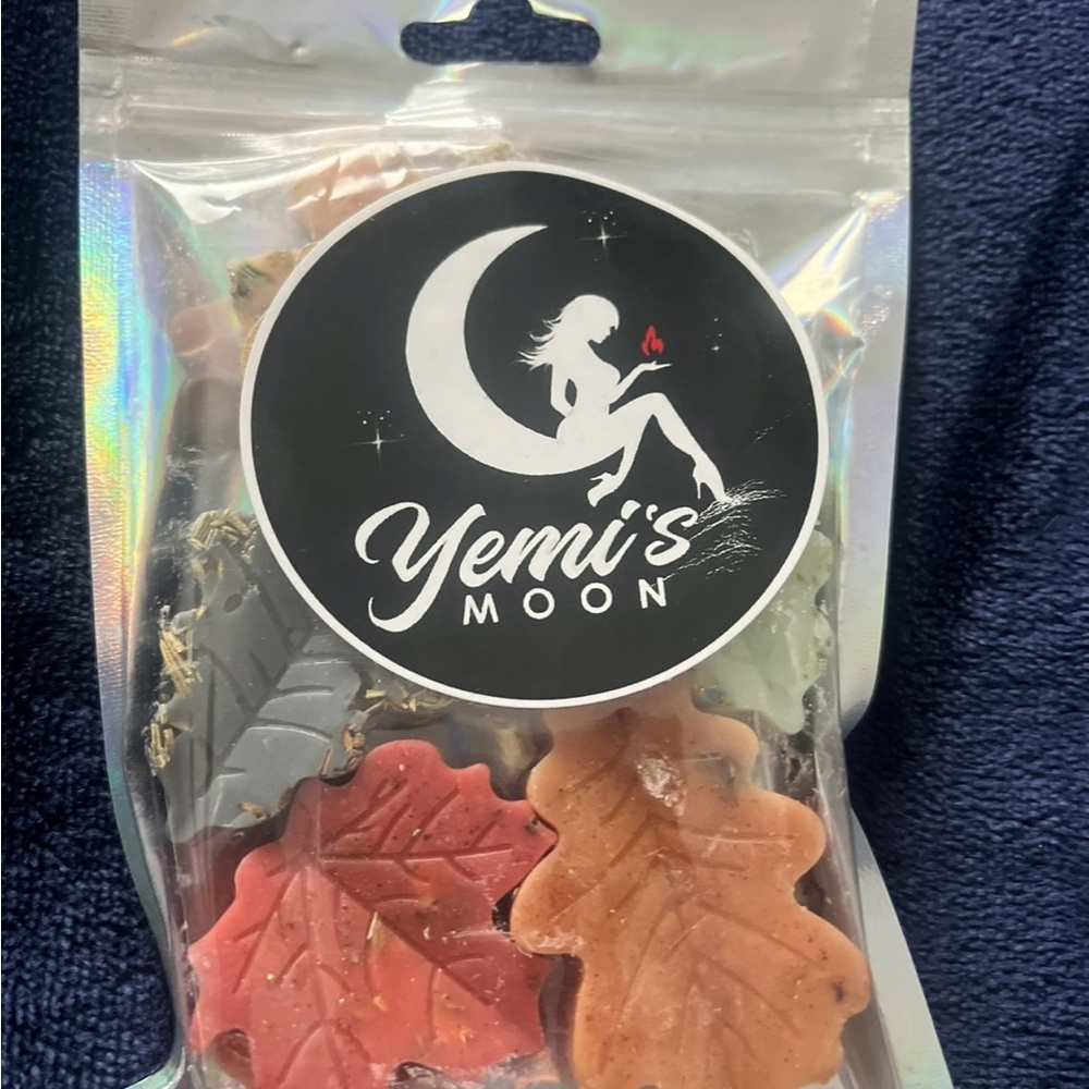 Yemi's Moon Leaf-Shaped Fall Scented Wax Melts